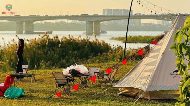 dao-song-hong-mua-thu